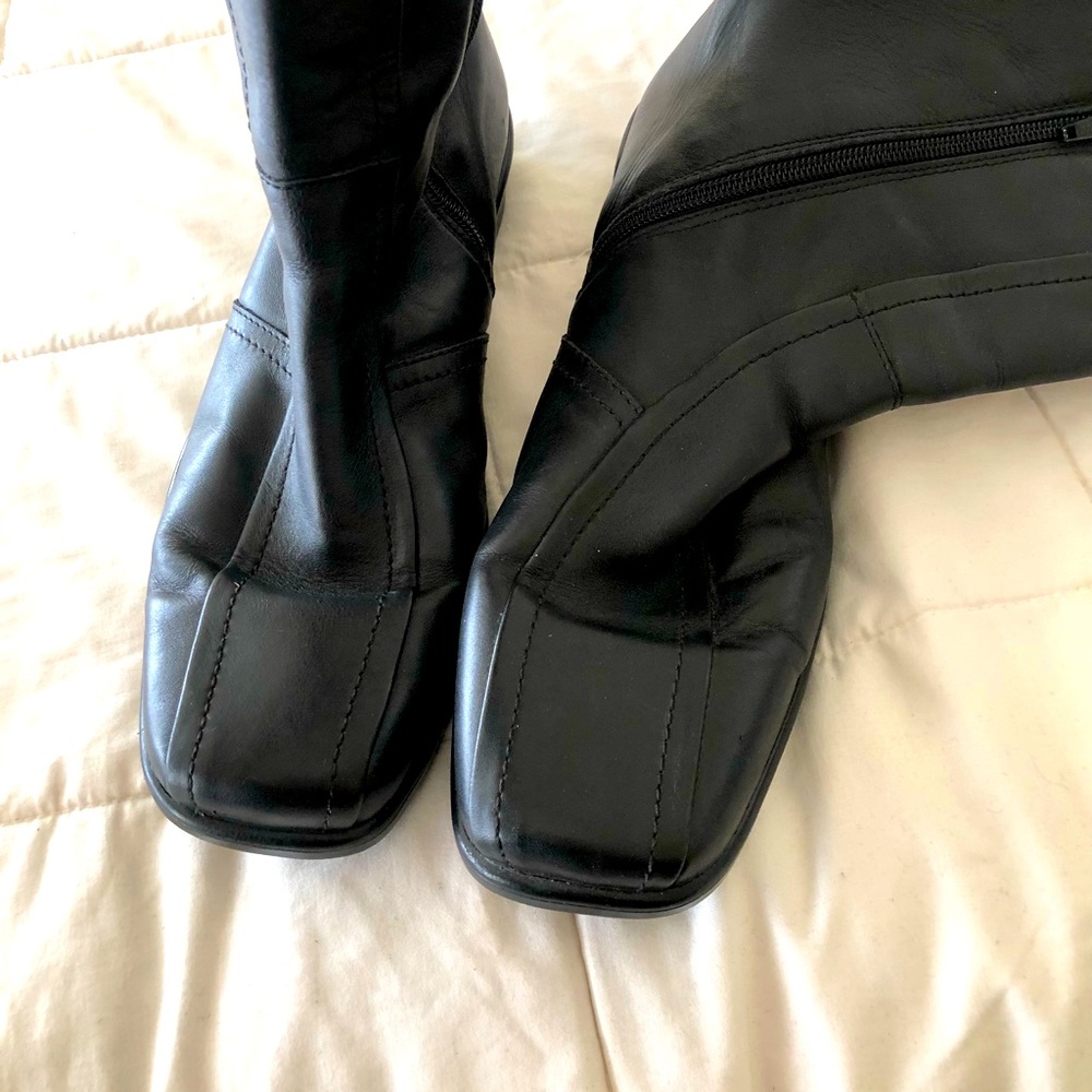 Black zipper boots